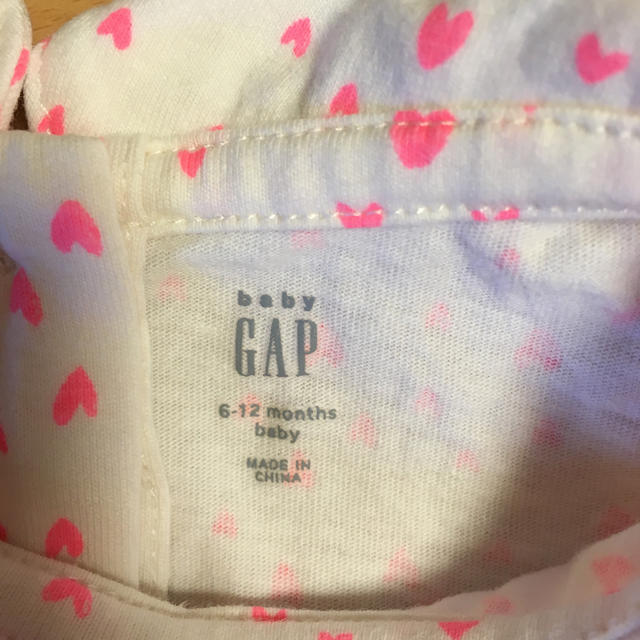 babyGAP(ベビーギャップ)の【babyGAP】半袖ロンパース4枚セット【70センチ/6-12m】 キッズ/ベビー/マタニティのベビー服(~85cm)(ロンパース)の商品写真