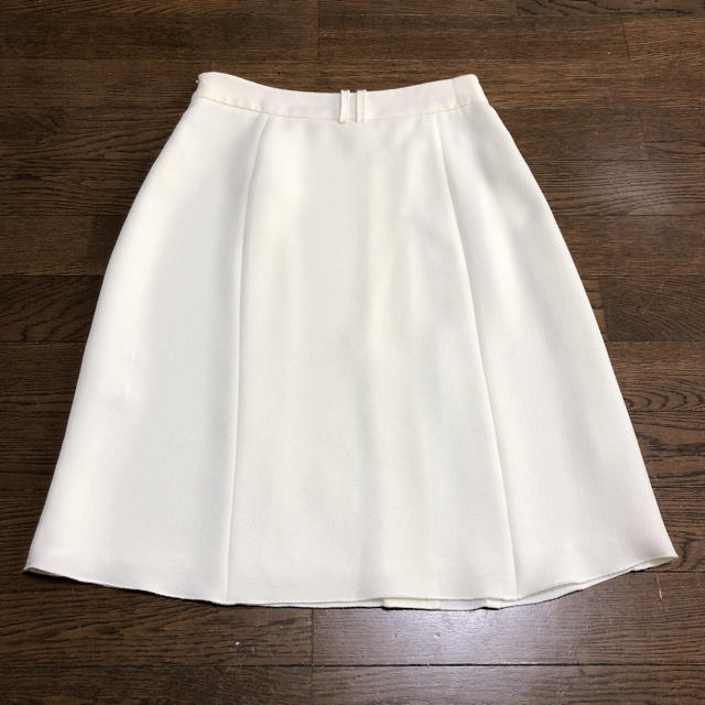 ZARA(ザラ)のザラ・フレアースカート・サイズXS・白 レディースのスカート(ひざ丈スカート)の商品写真