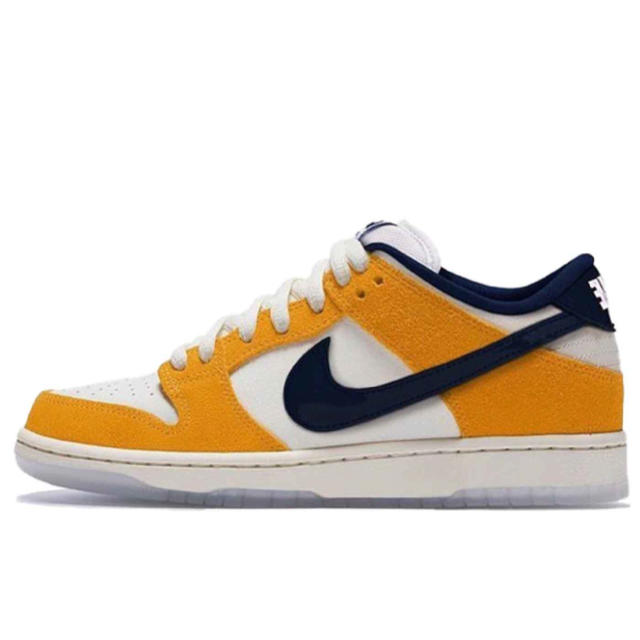 NIKE(ナイキ)のNIKE SB DUNK LOW LASER ORANGE 27cm メンズの靴/シューズ(スニーカー)の商品写真