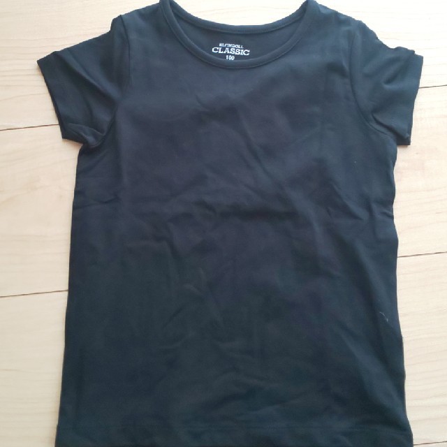 西松屋(ニシマツヤ)の黒 Tシャツ キッズ/ベビー/マタニティのキッズ服男の子用(90cm~)(Tシャツ/カットソー)の商品写真