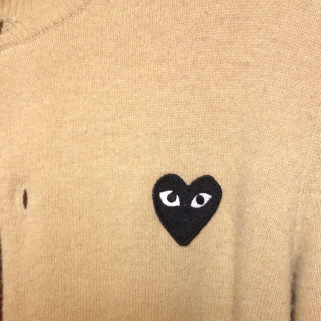 COMME des GARCONS(コムデギャルソン)の定番 PLAYカーディガン レディースのトップス(カーディガン)の商品写真