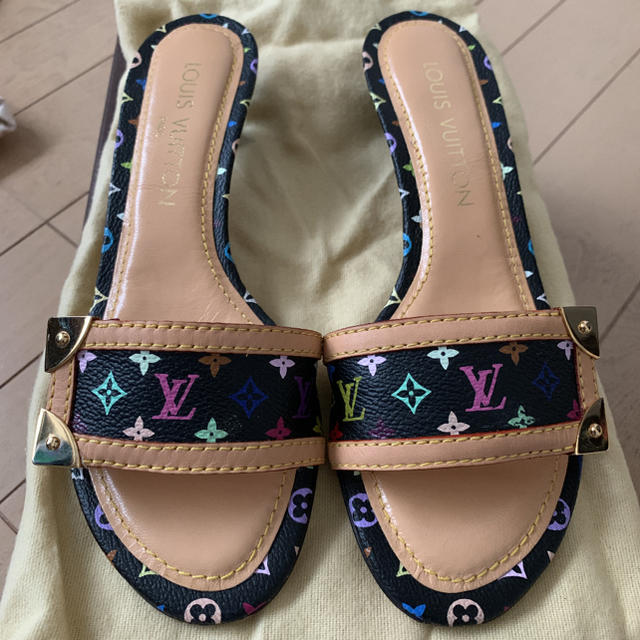 LOUIS VUITTON(ルイヴィトン)のルイ　ヴィトン　サンダル　22.5 レディースの靴/シューズ(サンダル)の商品写真