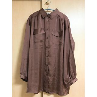 ダブルクローゼット(w closet)のwcloset サテン シャツ ブラウン(シャツ/ブラウス(長袖/七分))