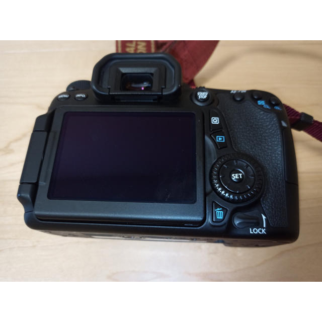 日本で買 EOS 70D シャッター回数3400程度