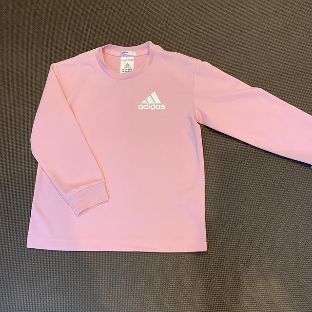 adidas(アディダス)の早い者勝ち‼️アディダス　ピンクT 120 キッズ/ベビー/マタニティのキッズ服女の子用(90cm~)(Tシャツ/カットソー)の商品写真