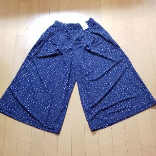 ユニクロ(UNIQLO)のUNIQLO クレープジャージーフレアワイドクロップドパンツ ネイビー Sサイズ(クロップドパンツ)