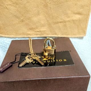 ルイヴィトン(LOUIS VUITTON)のルイヴィトン ゴールド カデナ南京錠鍵2本付き！(ネックレス)