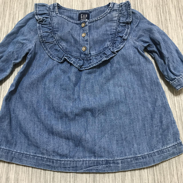 babyGAP(ベビーギャップ)のGAP baby DENIM ワンピース　3〜6ヵ月 キッズ/ベビー/マタニティのベビー服(~85cm)(ワンピース)の商品写真