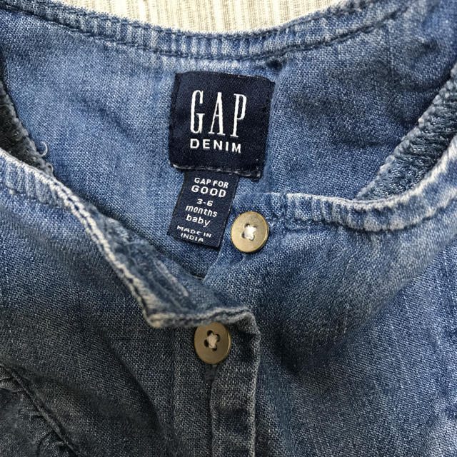 babyGAP(ベビーギャップ)のGAP baby DENIM ワンピース　3〜6ヵ月 キッズ/ベビー/マタニティのベビー服(~85cm)(ワンピース)の商品写真