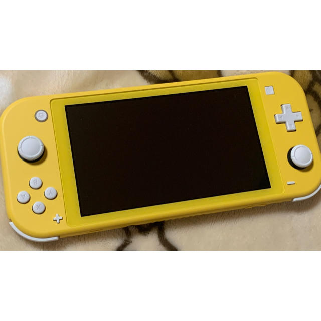 Nintendo Switch Lite イエロー エンタメ/ホビーのゲームソフト/ゲーム機本体(家庭用ゲーム機本体)の商品写真