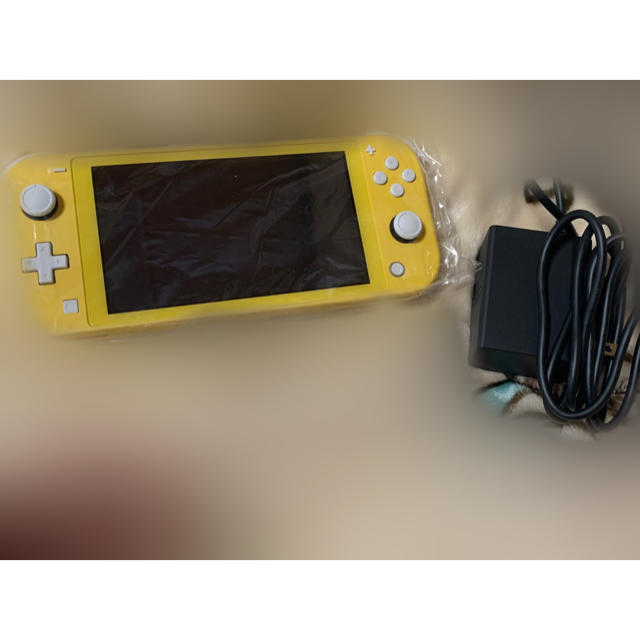 Nintendo Switch Lite イエロー エンタメ/ホビーのゲームソフト/ゲーム機本体(家庭用ゲーム機本体)の商品写真