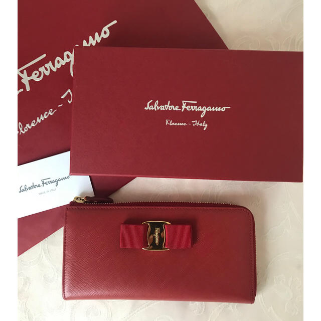 Salvatore Ferragamo(サルヴァトーレフェラガモ)の極美品！フェラガモ   長財布 レディースのファッション小物(財布)の商品写真