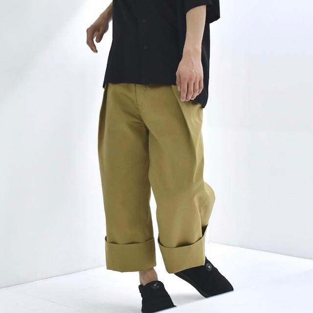 SOUMO    BIG TUCK CHINO (BEIGE) メンズのパンツ(ワークパンツ/カーゴパンツ)の商品写真