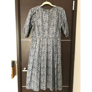 【新品同様】Liberty ワンピース　ハンドメイド　七分丈袖(ひざ丈ワンピース)