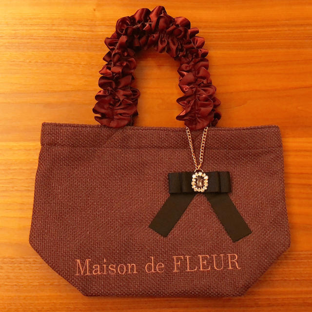 Maison de FLEUR(メゾンドフルール)のMaison de FLEUR リボンチャーム ハンドメイドのファッション小物(バッグチャーム)の商品写真