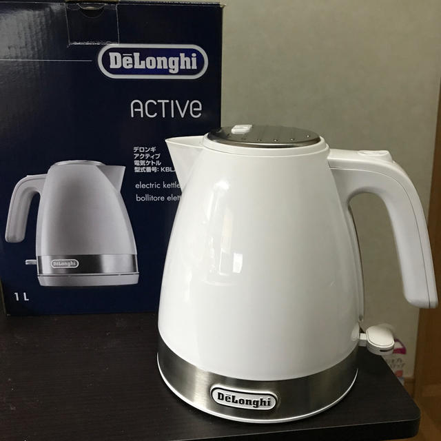 DeLonghi(デロンギ)の【☆様専用】デロンギ アクティブ 電気ケトル KBLA1200J-W スマホ/家電/カメラの生活家電(電気ケトル)の商品写真