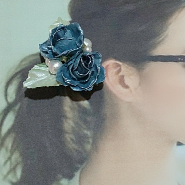 ビンテージ薔薇のオルゴナイトヘアクリップブローチ ハンドメイドのアクセサリー(ヘアアクセサリー)の商品写真