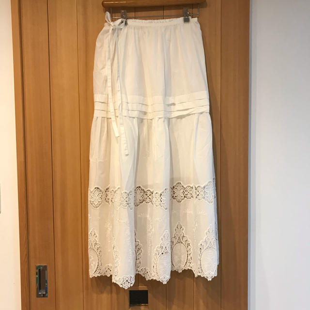 SLOBE IENA(スローブイエナ)のSLOBE IENA イエナスローブ　スカート ホワイト レディースのスカート(ロングスカート)の商品写真