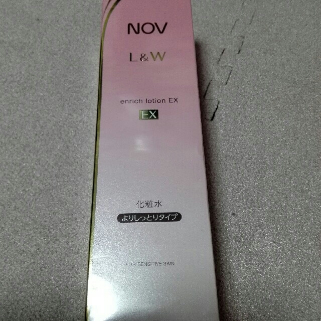 NOV(ノブ)のノブ　L&W エンリッチローション　EX  化粧水しっとりタイプ　120mL  コスメ/美容のスキンケア/基礎化粧品(化粧水/ローション)の商品写真