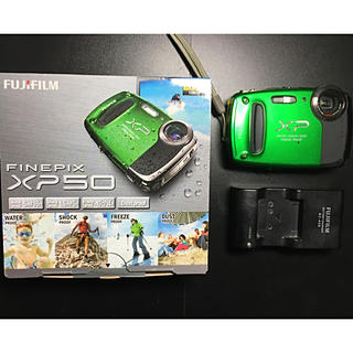 フジフイルム(富士フイルム)のFUJIFILM XP50 デジカメ 防水 防塵 中古品 SDカード.ケース付(コンパクトデジタルカメラ)
