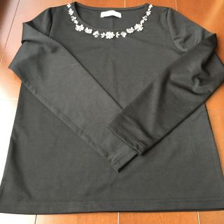 セシルマクビー(CECIL McBEE)のビジュー付き　セシルマクビーTシャツ(カットソー(長袖/七分))