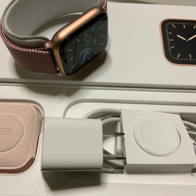 Apple Watch(アップルウォッチ)の(純正品) Apple Watch series5 40mm GPSモデル メンズの時計(腕時計(デジタル))の商品写真
