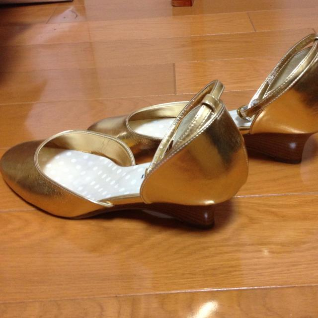ゴールドパンプス♡美品25.5 レディースの靴/シューズ(ハイヒール/パンプス)の商品写真