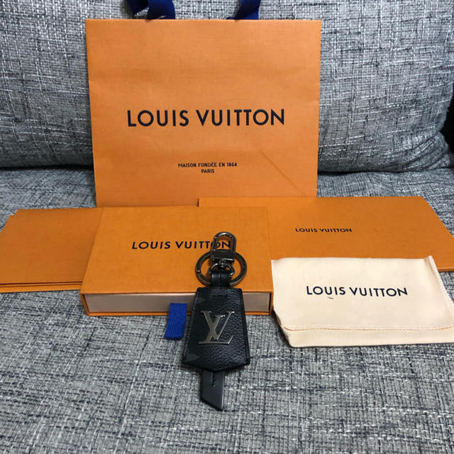 LOUIS VUITTON(ルイヴィトン)のルイヴィトン  キーリング　ポルトクレクラッシュクレ　M63620 キーホルダー メンズのファッション小物(キーホルダー)の商品写真