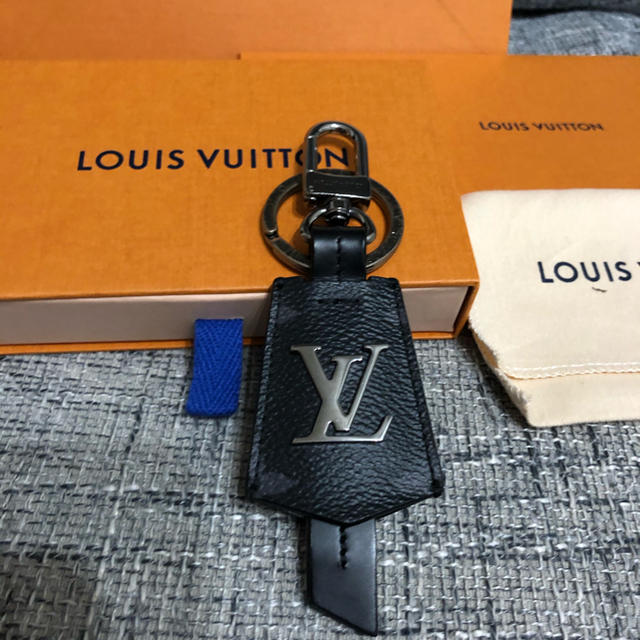 LOUIS VUITTON(ルイヴィトン)のルイヴィトン  キーリング　ポルトクレクラッシュクレ　M63620 キーホルダー メンズのファッション小物(キーホルダー)の商品写真