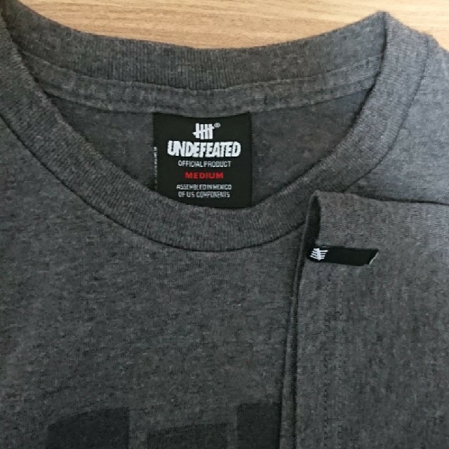 UNDEFEATED(アンディフィーテッド)のUNDEFEATED アンディフィーテッド Tシャツ デカロゴ 古着 メンズのトップス(Tシャツ/カットソー(半袖/袖なし))の商品写真