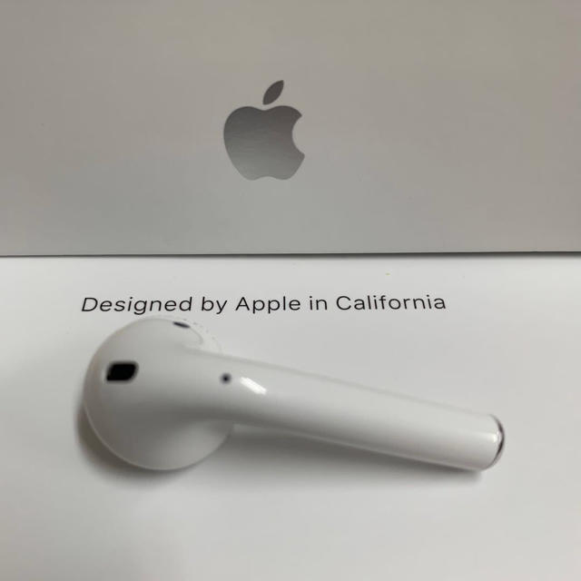 Apple(アップル)のエアーポッズ　エアポッズ　第2世代　R右耳　Apple  AirPods 正規品 スマホ/家電/カメラのオーディオ機器(ヘッドフォン/イヤフォン)の商品写真