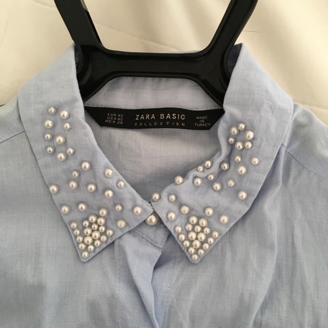 ZARA(ザラ)のZARA パール付きシャツ レディースのトップス(シャツ/ブラウス(長袖/七分))の商品写真