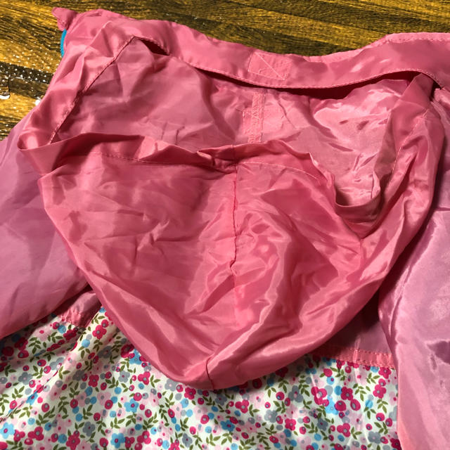 しまむら(シマムラ)の100 フード付ウインドブレーカー ピンク花柄 キッズ/ベビー/マタニティのキッズ服女の子用(90cm~)(ジャケット/上着)の商品写真