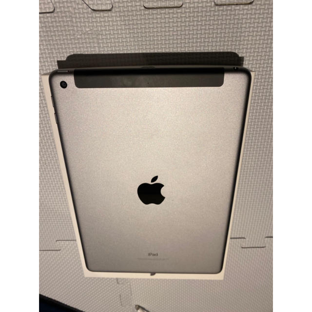 iPad(アイパッド)のiPad 第5世代 32GB Wi-Fi + Cellular スマホ/家電/カメラのPC/タブレット(タブレット)の商品写真