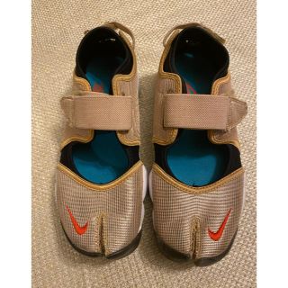 ナイキ(NIKE)の中古★NIKE ★エアリフト★ゴールド★24★送料込み(スニーカー)