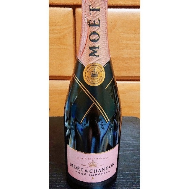 MOËT & CHANDON(モエエシャンドン)のモエ エ シャンドン ロゼ ピンク シャンパン 食品/飲料/酒の酒(シャンパン/スパークリングワイン)の商品写真