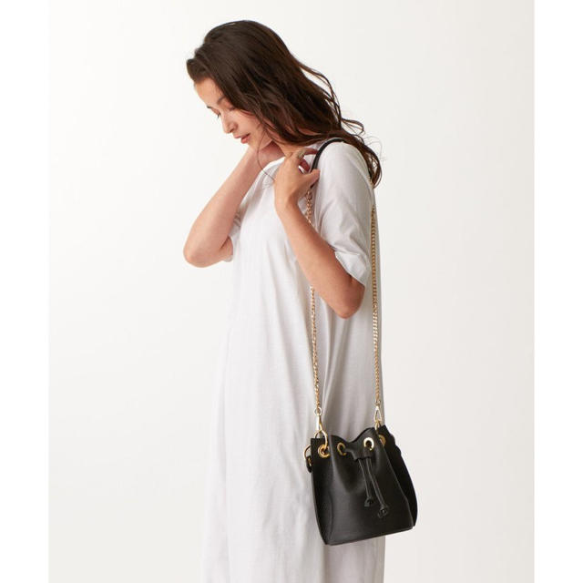 Jewel Changes(ジュエルチェンジズ)のAndrea Cardone 巾着バッグ  レディースのバッグ(ショルダーバッグ)の商品写真