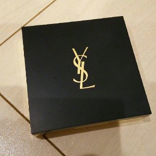 イヴサンローランボーテ(Yves Saint Laurent Beaute)のイブサンローラン　ユニバーサル(フェイスパウダー)