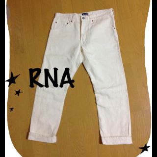 アールエヌエー(RNA)のRNAパンツ(カジュアルパンツ)