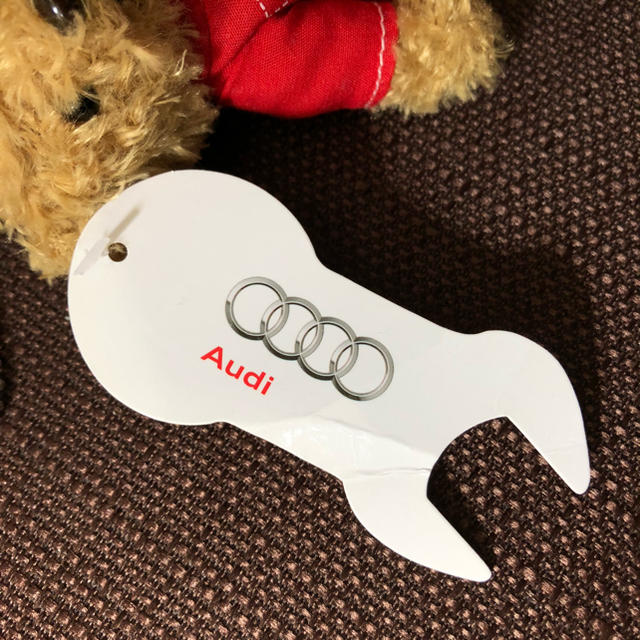 AUDI(アウディ)のAudi テディベア　キーホルダー　ノベルティ　赤の作業着（つなぎ）アウディ エンタメ/ホビーのコレクション(ノベルティグッズ)の商品写真