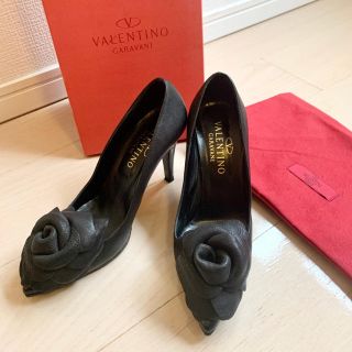 ヴァレンティノ(VALENTINO)の値下✨VALENTINOヴァレンチノローズパンプスブラック37ハーフ(ハイヒール/パンプス)