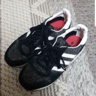 adidas(スニーカー)のフリマアイテム一覧 adidas(スニーカー)のフリマアイテム一覧