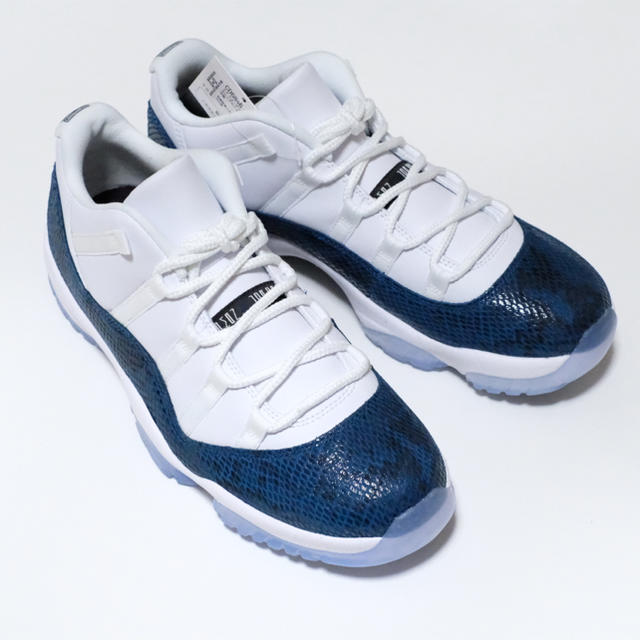 NIKE(ナイキ)のRyu様専用 NIKE Air jordan11 low IRIDESCENT  メンズの靴/シューズ(スニーカー)の商品写真