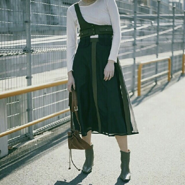 Ameri VINTAGE(アメリヴィンテージ)のアメリヴィンテージ ワンショルダ シアースカート レディースのスカート(ロングスカート)の商品写真