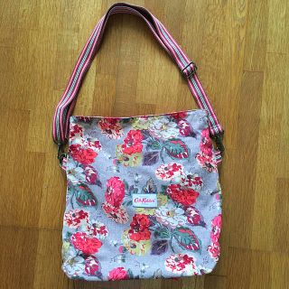 キャスキッドソン(Cath Kidston)のCATHKIDSTON ショルダーバッグ 花柄とドット柄リバーシブル(ショルダーバッグ)