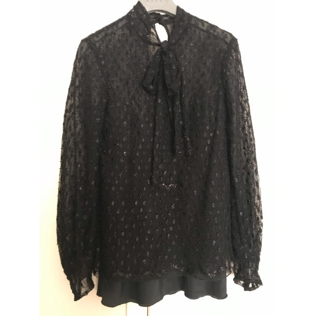 miumiu(ミュウミュウ)のMORE SALE🚩MIU MIU ドットラメ BLACK ボウタイ付きブラウス レディースのトップス(シャツ/ブラウス(長袖/七分))の商品写真