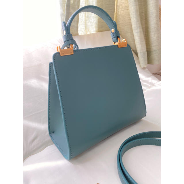 Charles and Keith(チャールズアンドキース)の新品タグ付き⭐︎チャールズアンドキース⭐︎ハンドバッグ レディースのバッグ(ハンドバッグ)の商品写真