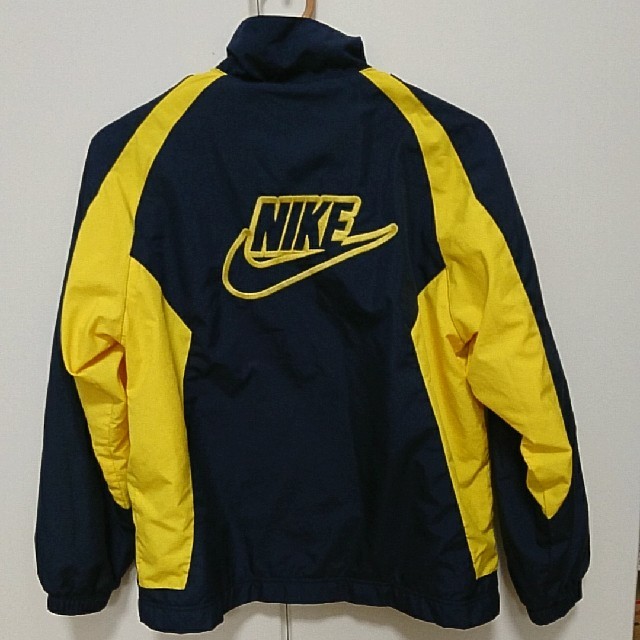 NIKE(ナイキ)の【値下げ】NIKE 140 薄手 アウター キッズ/ベビー/マタニティのキッズ服男の子用(90cm~)(ジャケット/上着)の商品写真