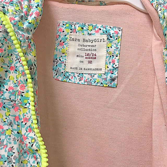 ZARA KIDS(ザラキッズ)のZARA ウィンドパーカー　サイズ18/24(92) キッズ/ベビー/マタニティのキッズ服女の子用(90cm~)(ジャケット/上着)の商品写真