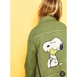 ザラ(ZARA)の【美品】ZARA SNOOPY コラボ ミリタリージャケット(ミリタリージャケット)